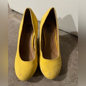 Adorable Yellow wedges